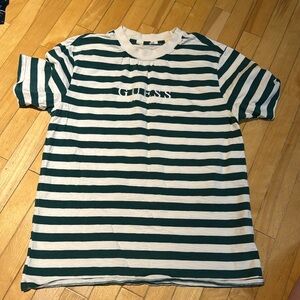 Like new guess tshirt